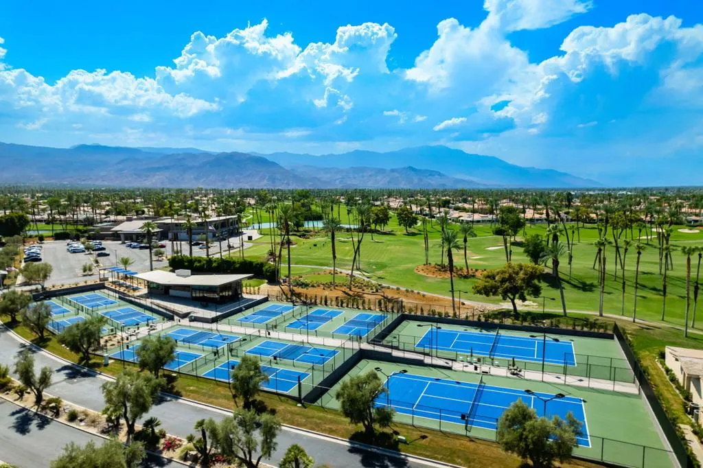 18-web-or-mls-Desert Horizons25_OPMG_082 18-web-or-mls-Desert Horizons25_OPMG_082