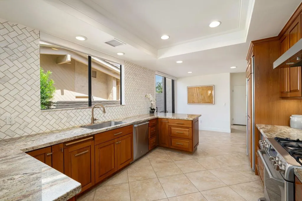 32-web-or-mls-JCOroGrande_OPMG_0325_032 32-web-or-mls-JCOroGrande_OPMG_0325_032