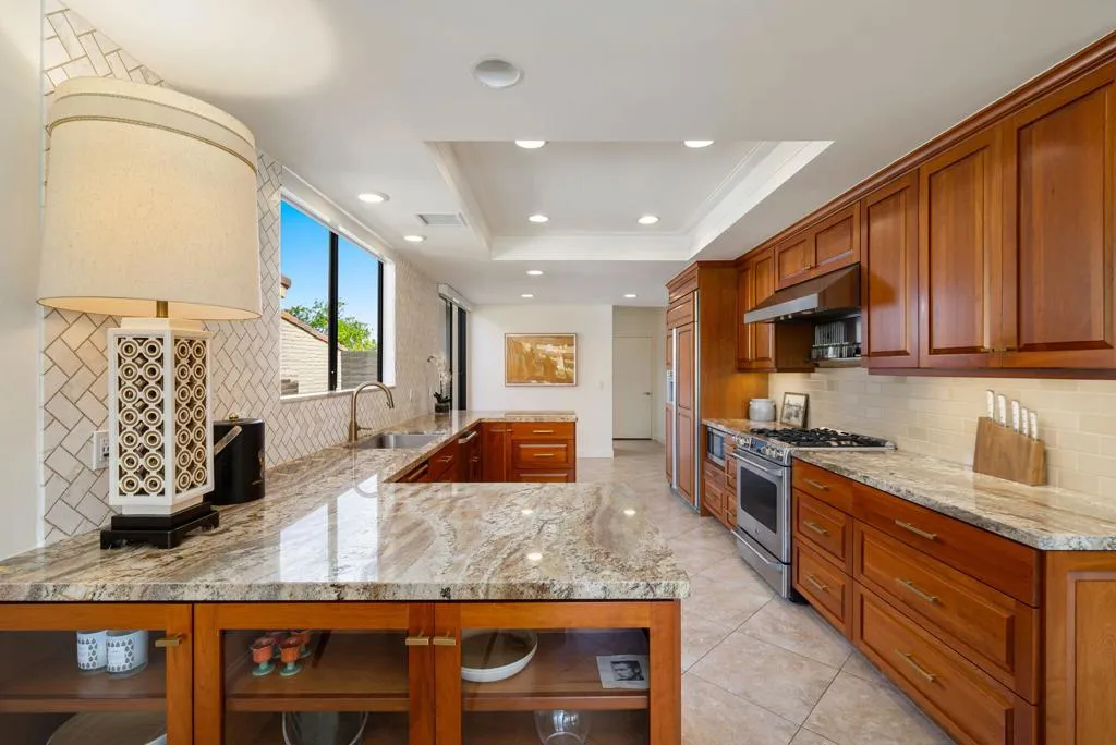 31-web-or-mls-JCOroGrande_OPMG_0325_031 31-web-or-mls-JCOroGrande_OPMG_0325_031