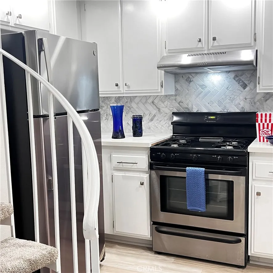 Newer appliances and backsplash Newer appliances and backsplash