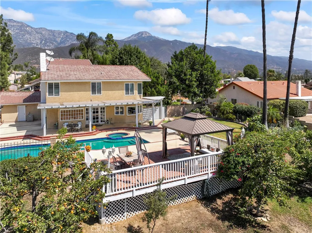 Back Yard with Amazing Mountain Views Back Yard with Amazing Mountain Views