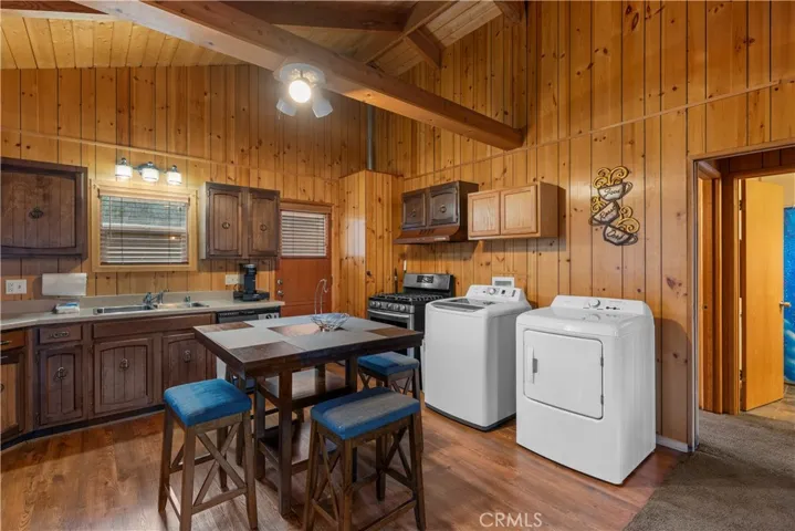 904 Michael, Big Bear City, California 92314 — photo 4