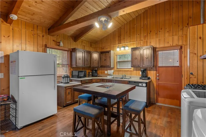904 Michael, Big Bear City, California 92314 — photo 5