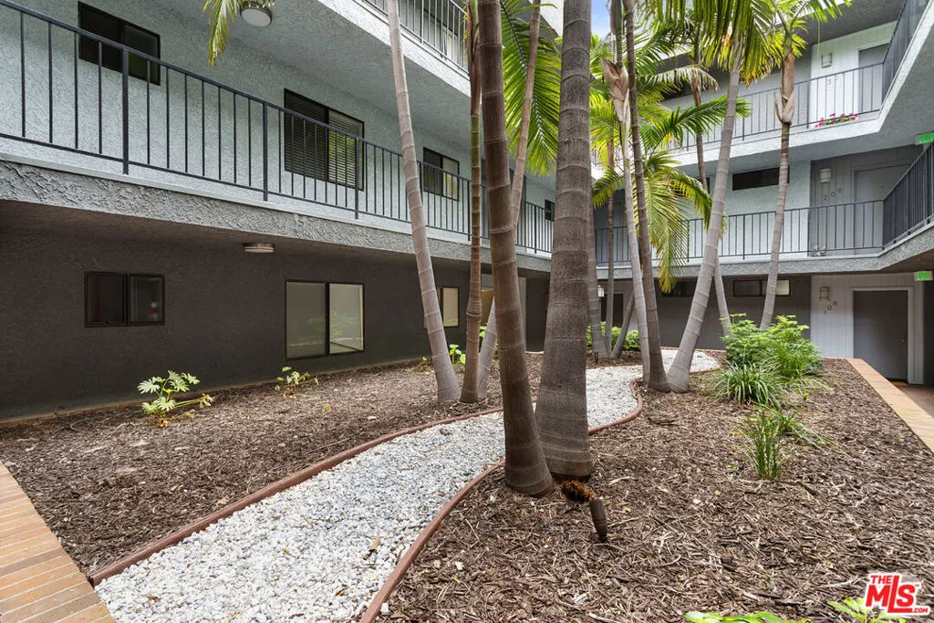 1226 Amherst Avenue 102, Los Angeles, California 90025 — photo 5