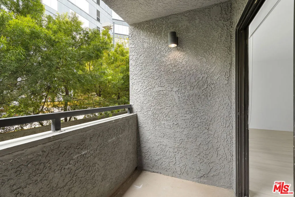 1226 Amherst Avenue 102, Los Angeles, California 90025 — photo 4