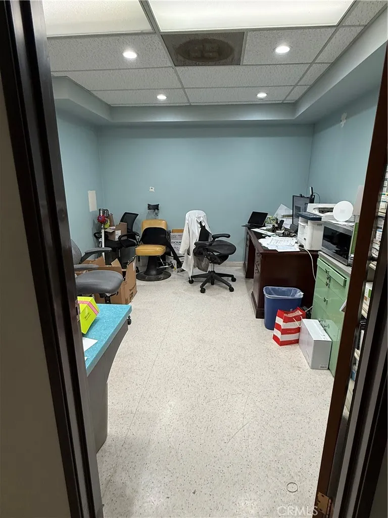 421 E Angeleno 102, Burbank, California 91501 — photo 4