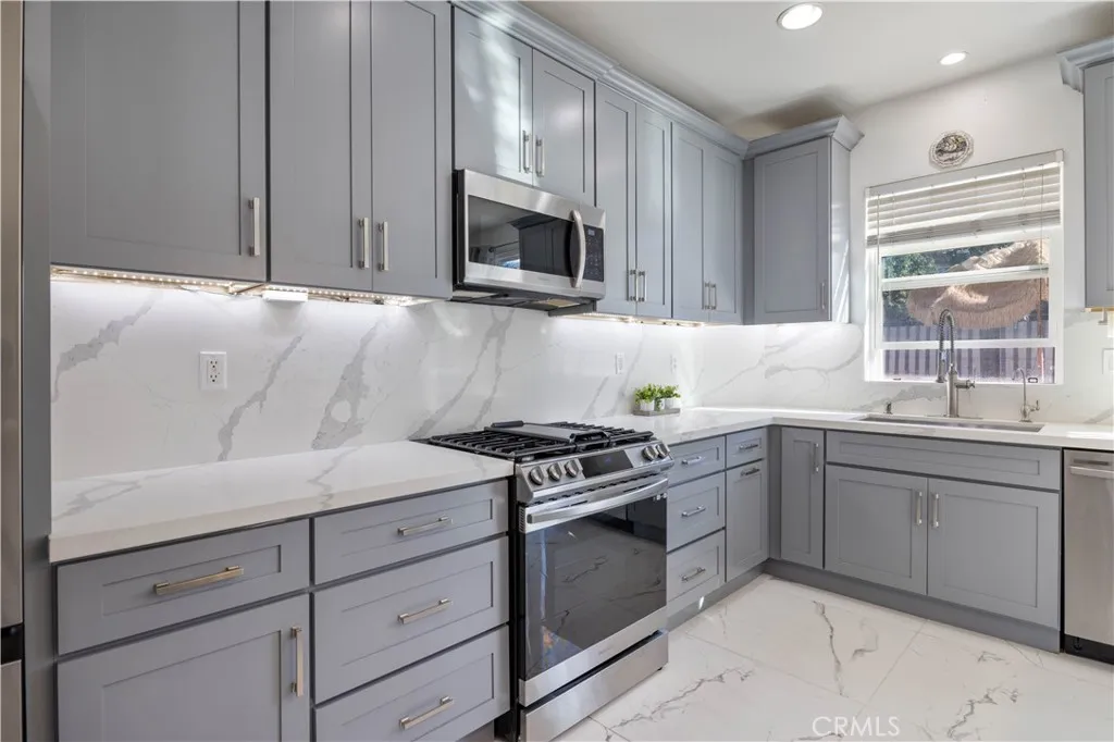 25090 Acorn Court, Corona, California 92883 — photo 4