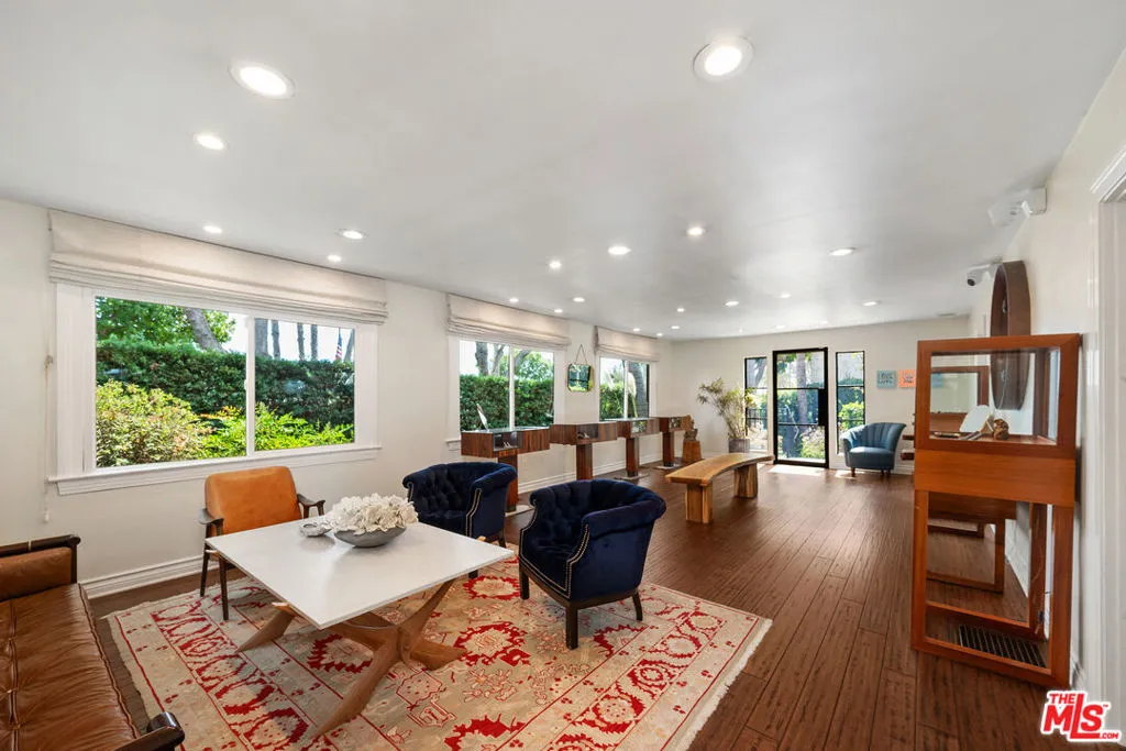 1111 N Crescent Heights Blvd