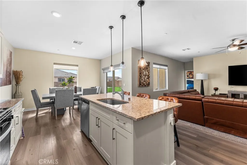11195 Lancer, Victorville, California 92392 — photo 4