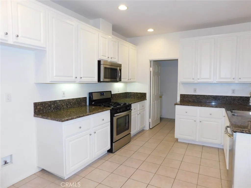 22 Roseville, Irvine, California 92602 — photo 5