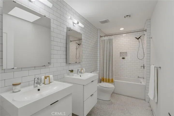 Bathroom for 2 Addt'l Bedrooms