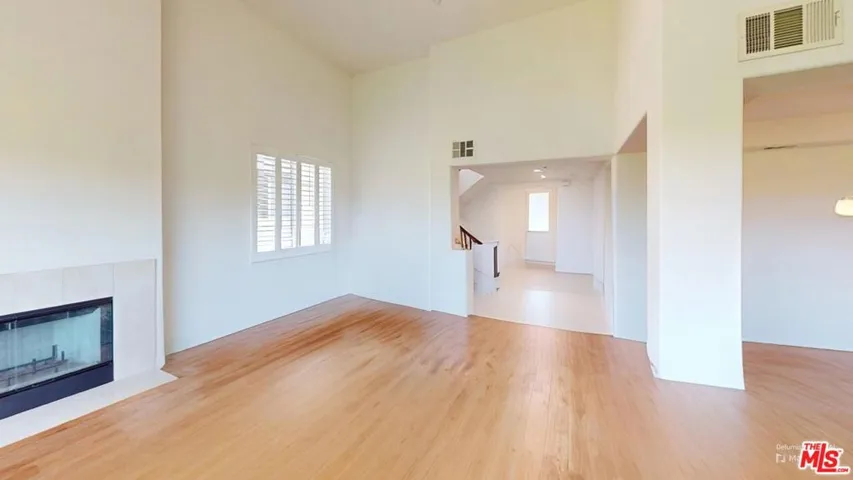 5641 Como Circle, Woodland Hills, California 91367 — photo 4
