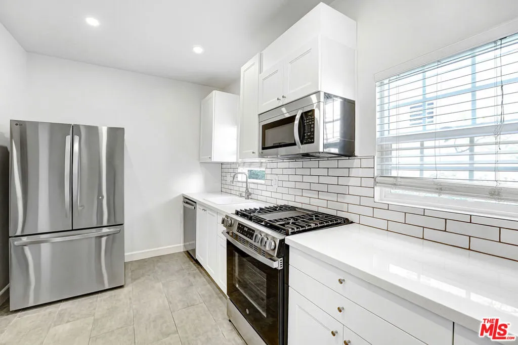 1359 S Cloverdale Avenue, Los Angeles, California 90019 — photo 5