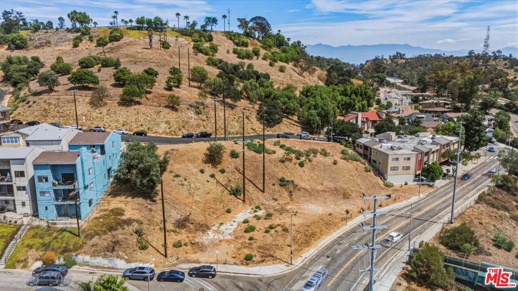 626 Lookout Drive, Los Angeles, California 90012 — photo 4