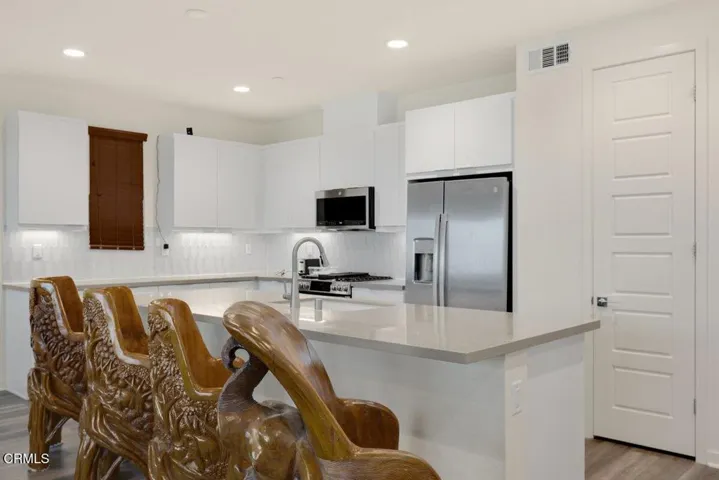 1054 Canal Street, Oxnard, California 93035 — photo 4