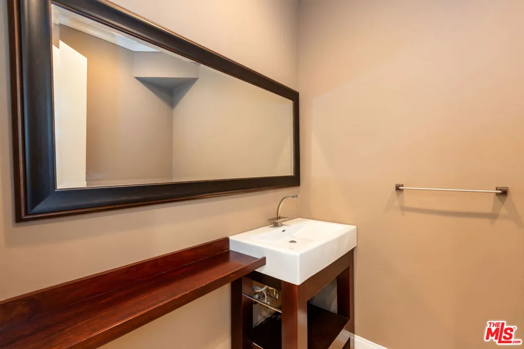 Powder room Powder room