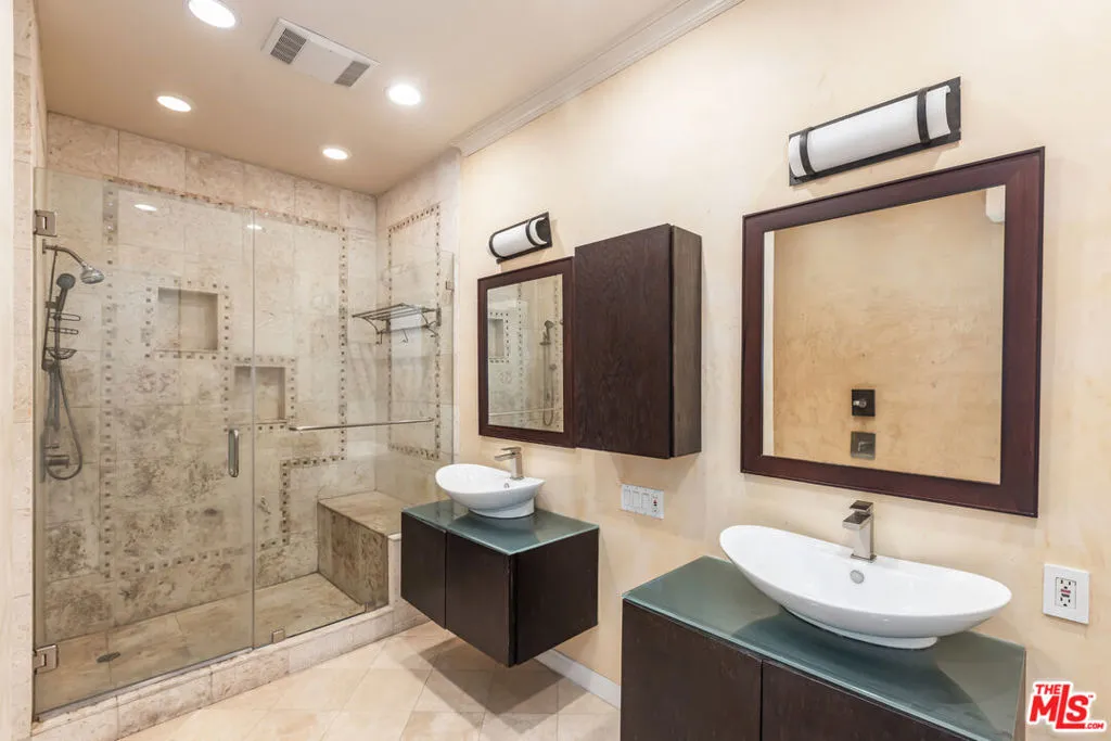 Master bathroom Master bathroom