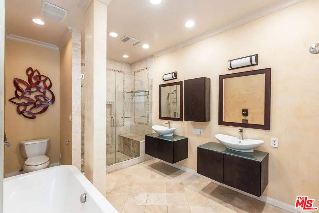 Master bathroom Master bathroom