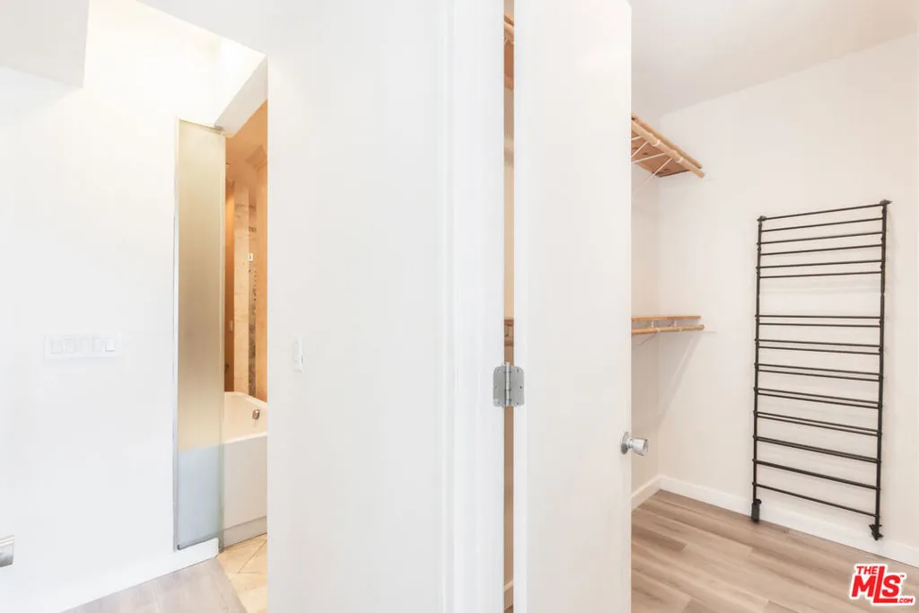 Walking closet Walking closet