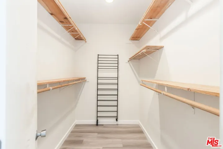 Walking closet