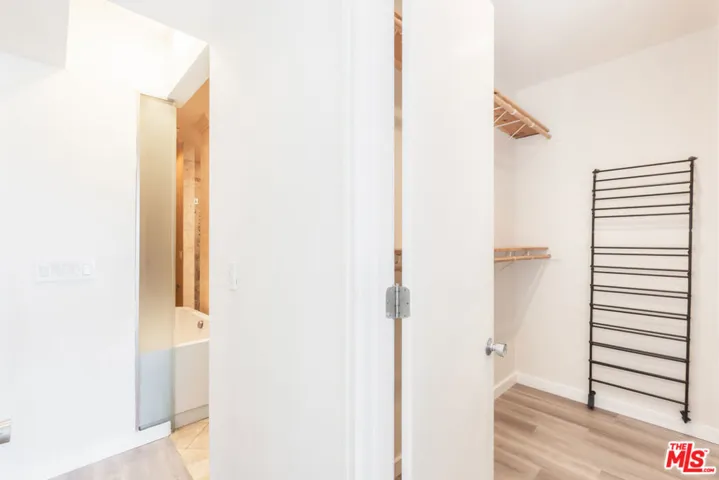 Walking closet