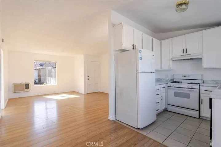 13015 Vanowen Street 10, North Hollywood, California 91605 — photo 5