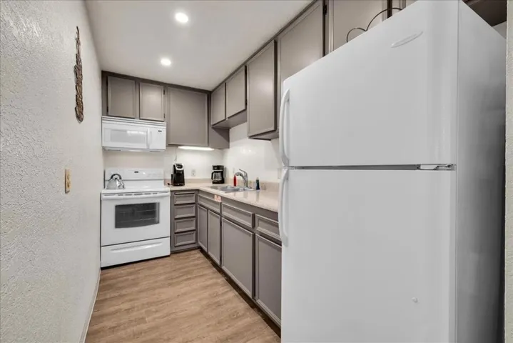 2860 N Los Felices Road 101, Palm Springs, California 92262 — photo 5