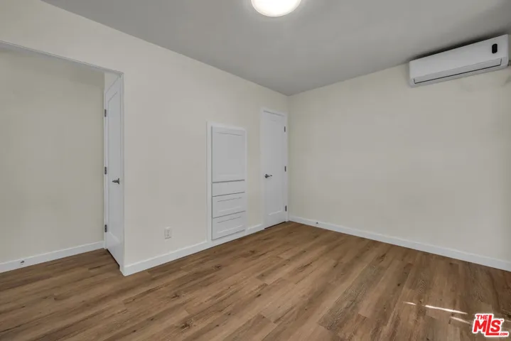 8570 Sherwood Drive, West Hollywood, California 90069 — photo 5