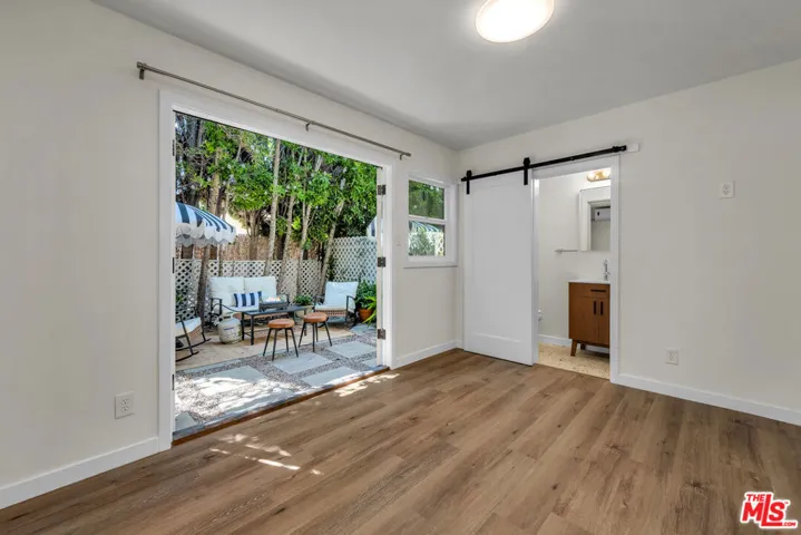 8570 Sherwood Drive, West Hollywood, California 90069 — photo 4
