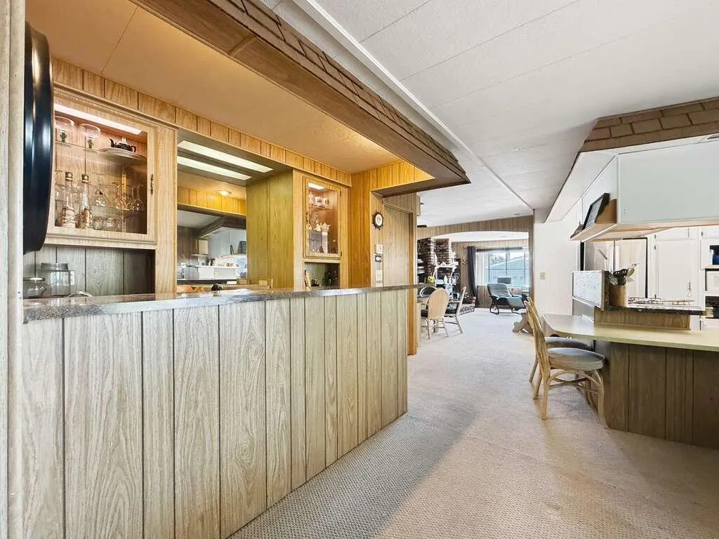 Built-in bar and entertaining area
