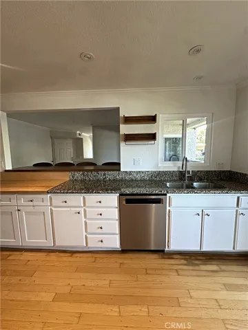 Gorgeous real wood counter top in kitchen