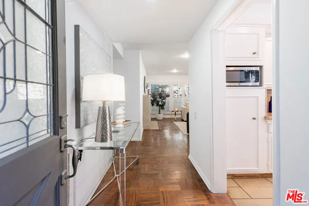 2559 Hutton Drive, Los Angeles, California 90210 — photo 4
