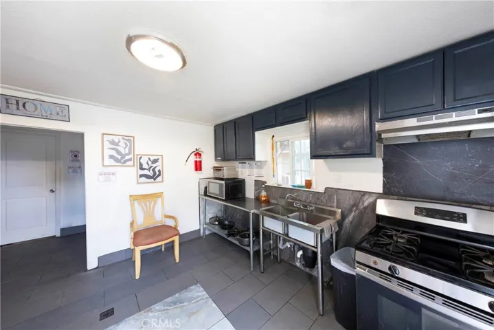 2430 W 6th A&b, Santa Ana, California 92703 — photo 5