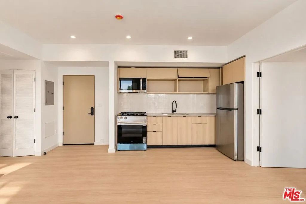 Kitchen/Living (Photo shown is