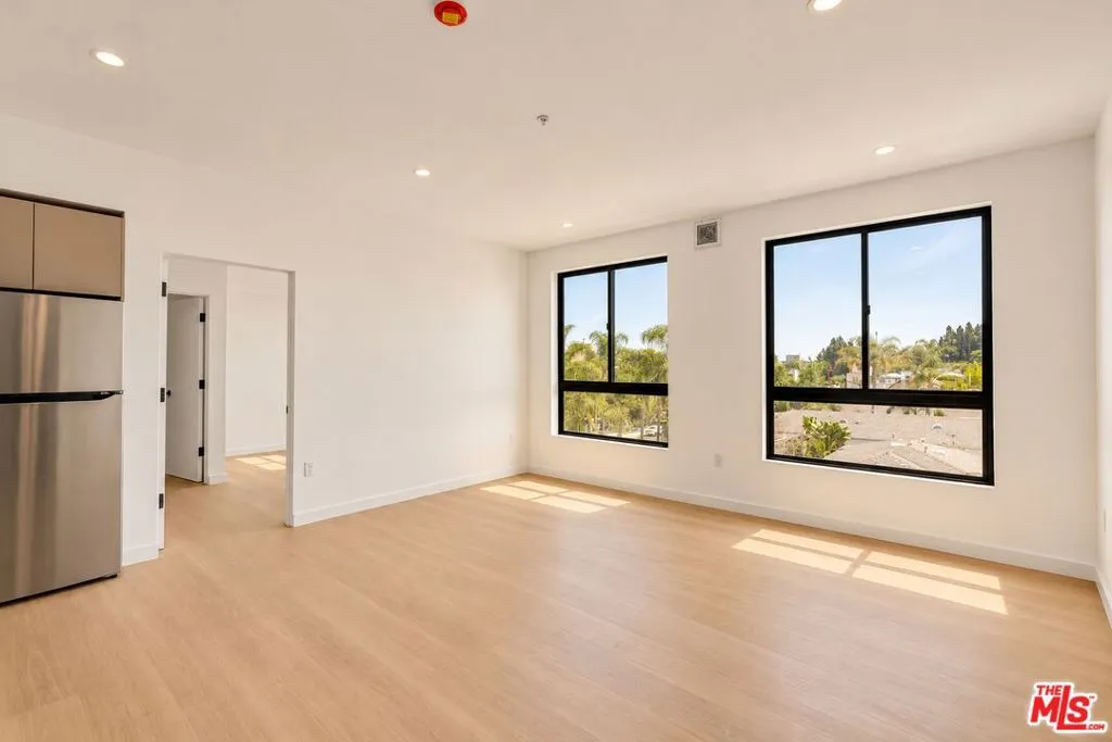 Kitchen/Living (Photo shown is