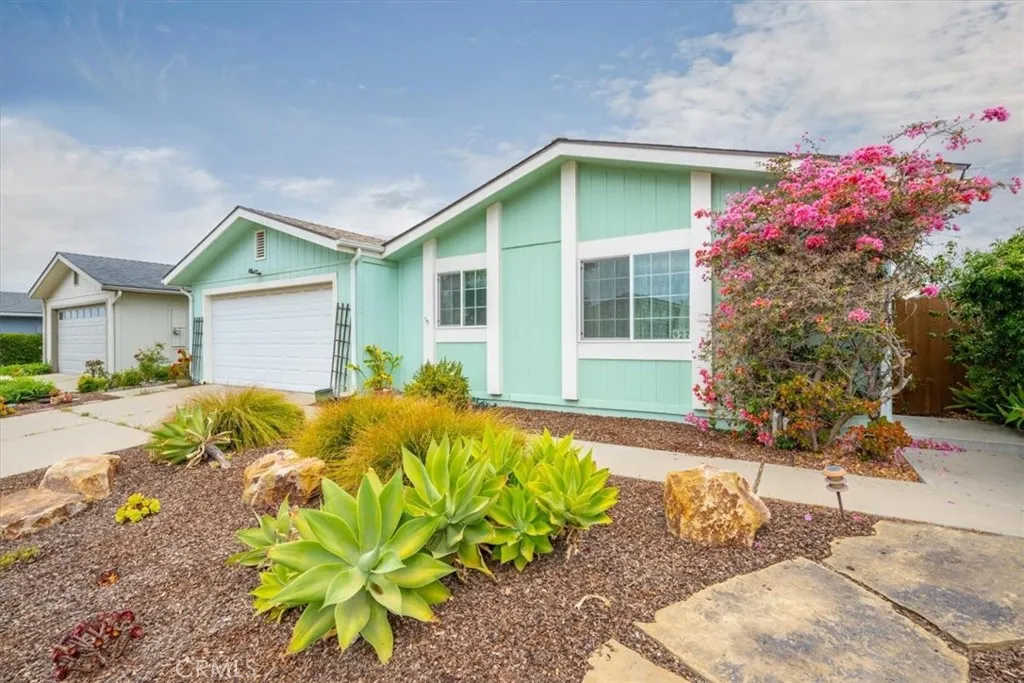 927 Vista Del Rio