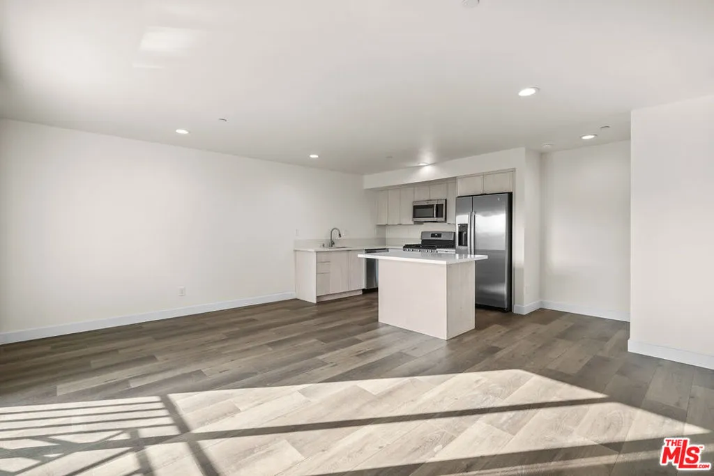 2527 Hauser Boulevard A, Los Angeles, California 90016 — photo 4