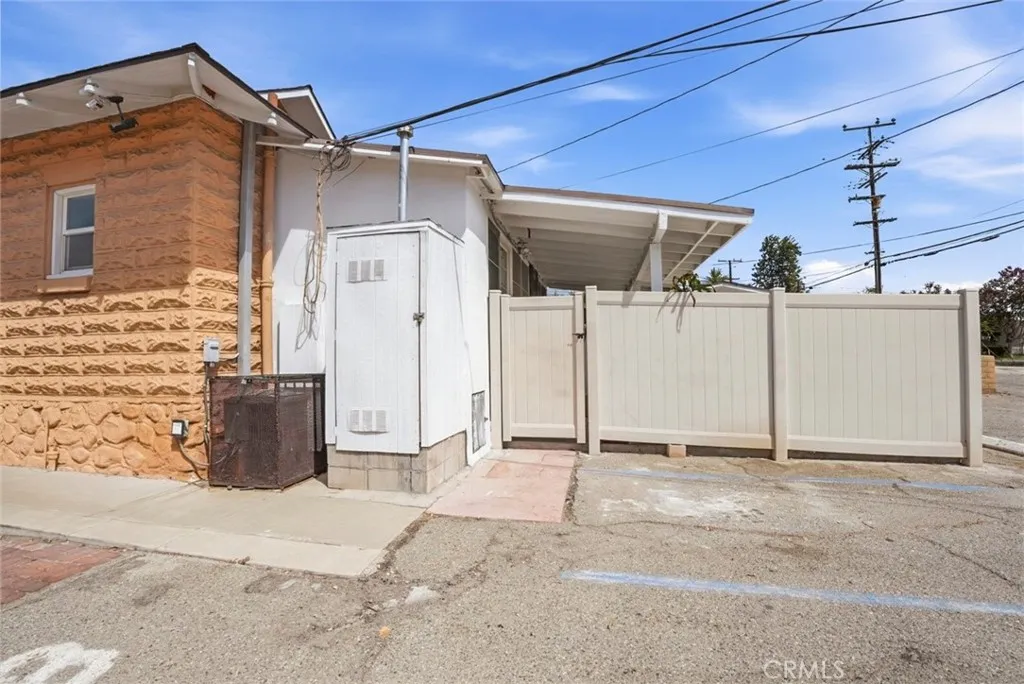 239 N Riverside, Rialto, California 92376 — photo 5