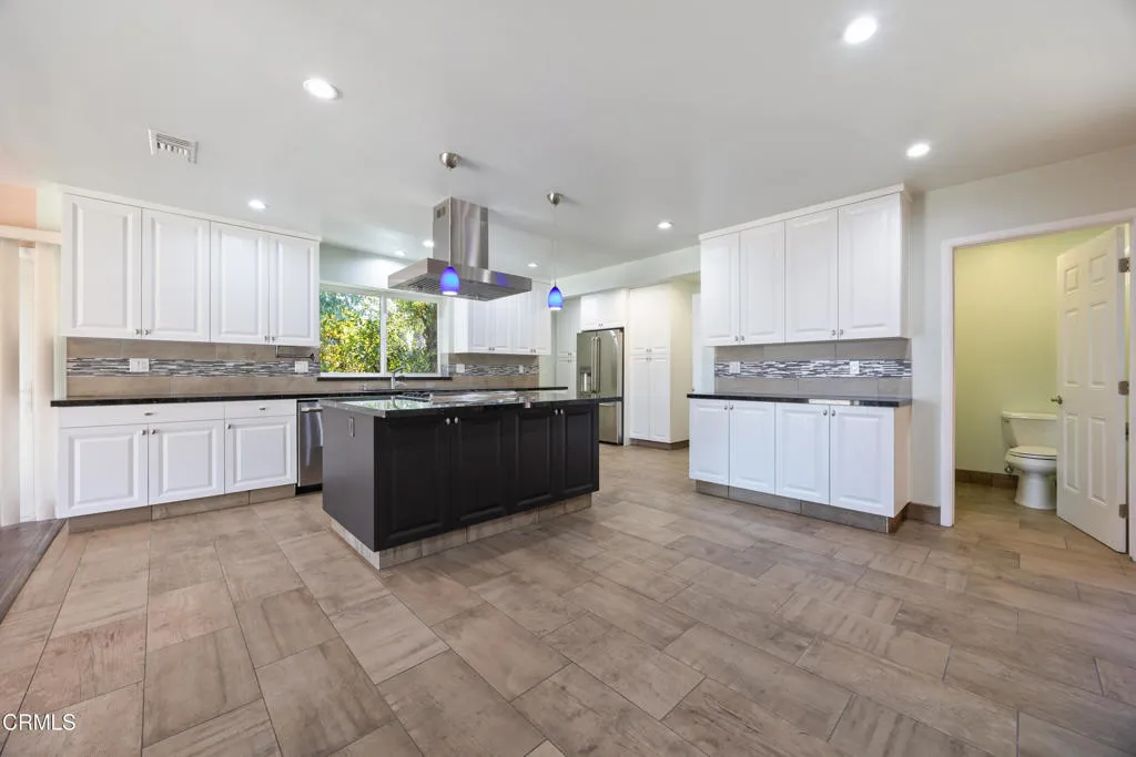 6823 Northford Dr-7