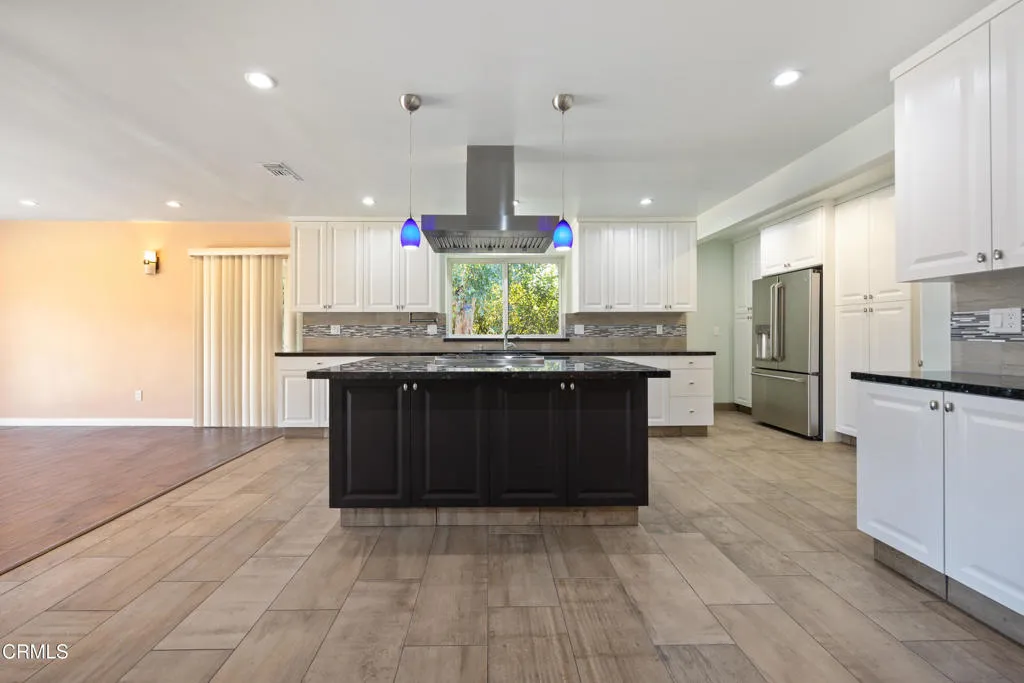 6823 Northford Dr-5