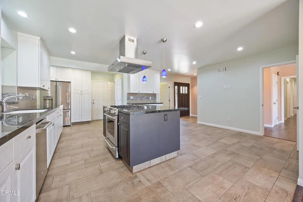 6823 Northford Dr-6