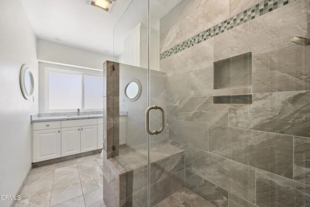 6823 Northford Dr-17