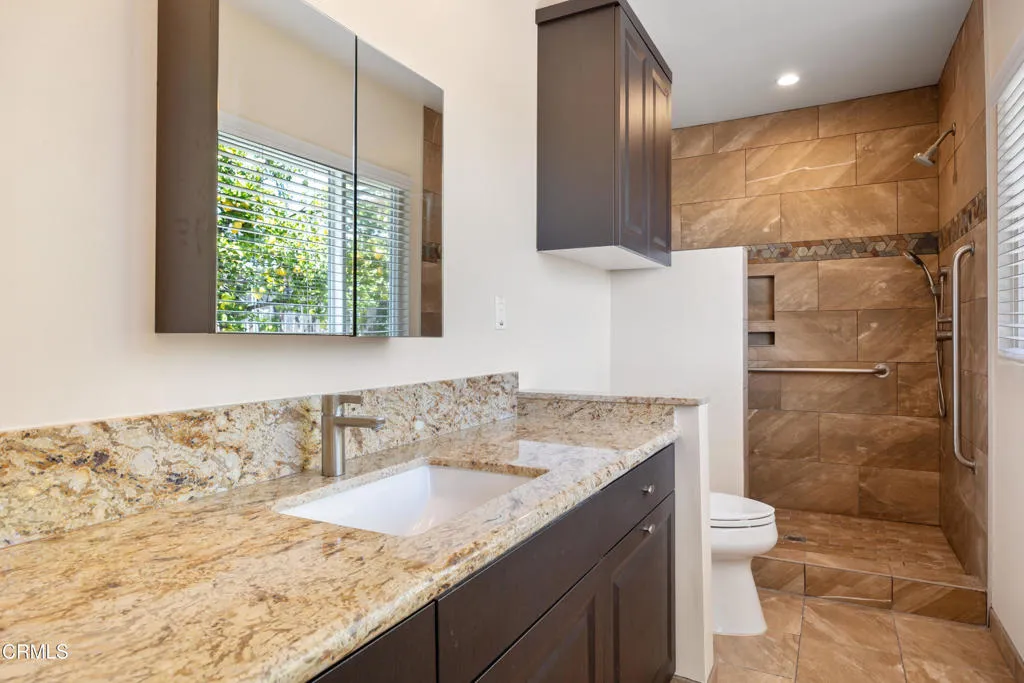 6823 Northford Dr-14