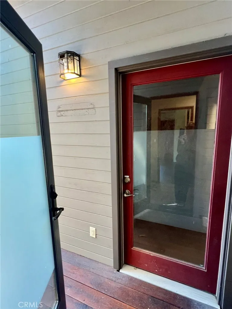 Breezeway to separate laundry room