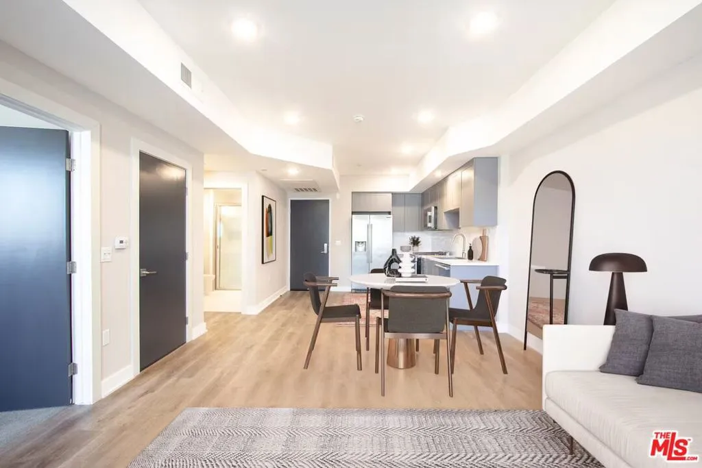 Digitally Staged Spacious Livi Digitally Staged Spacious Livi
