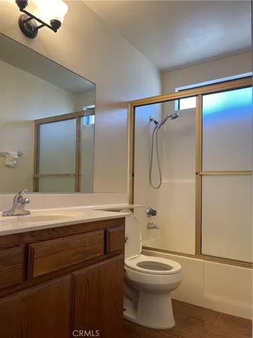 2nd Bathroom upstairs