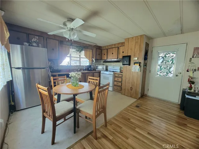 300 E Arbor 18, Long Beach, California 90805 — photo 4