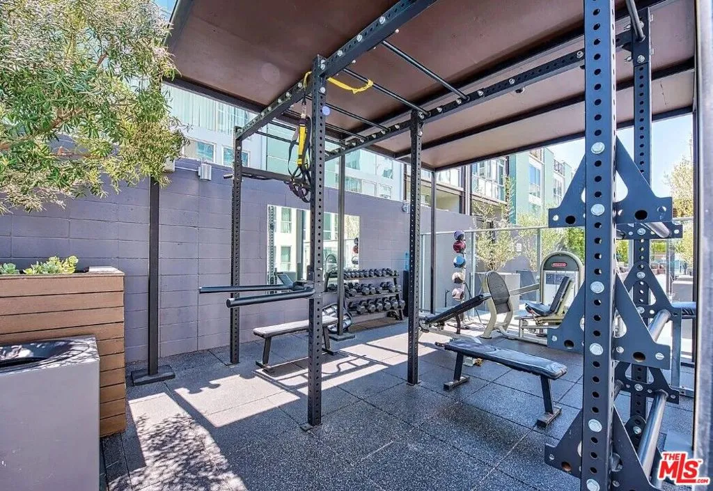 4133 Redwood Avenue 1014, Los Angeles, California 90066 — photo 5