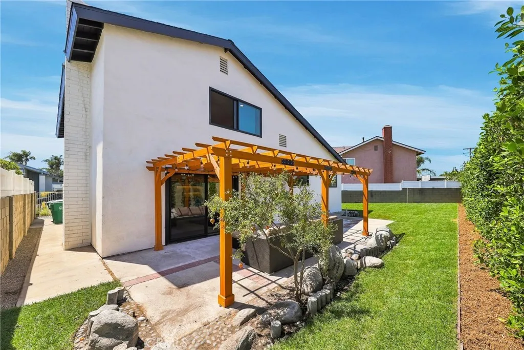 Indoor-Outdoor Lifestyle Indoor-Outdoor Lifestyle