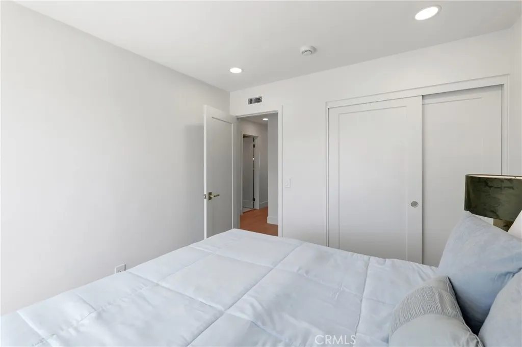 Light-Filled Bedroom Light-Filled Bedroom